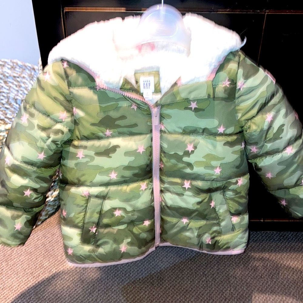 Girls Gap kids size 4t winter jacket. Brand new condition.